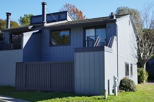 Building Photo - 73 Mitchell Dr