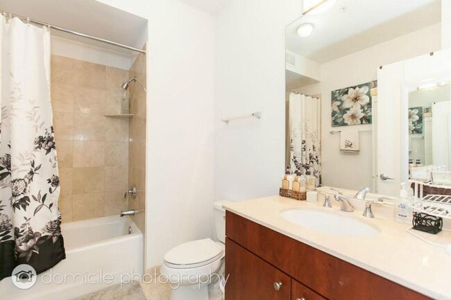 Photo - 565 W Quincy St Unidad 001213