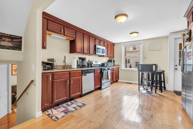Photo - 194 W Fifth St