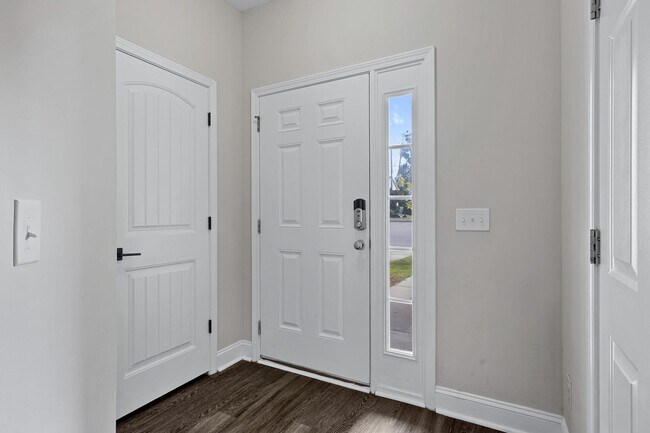 Photo - 3 bedrooms, 2.5 bathrooms townhome in the ...