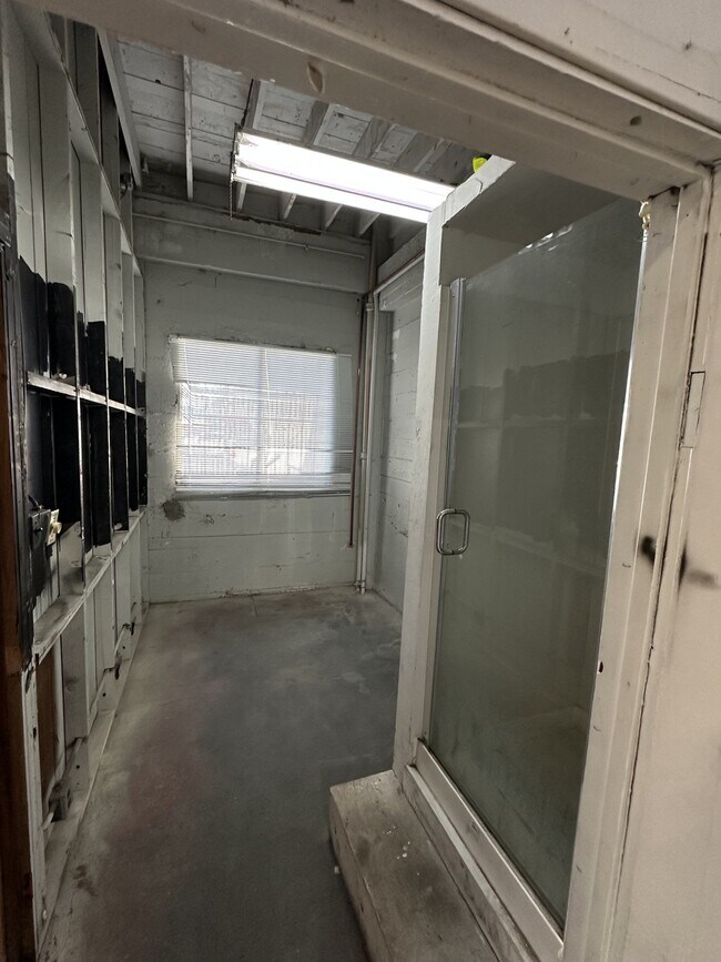Photo - 1240 E 12th St