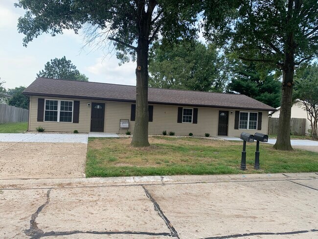 Photo - 402 Red Bird St