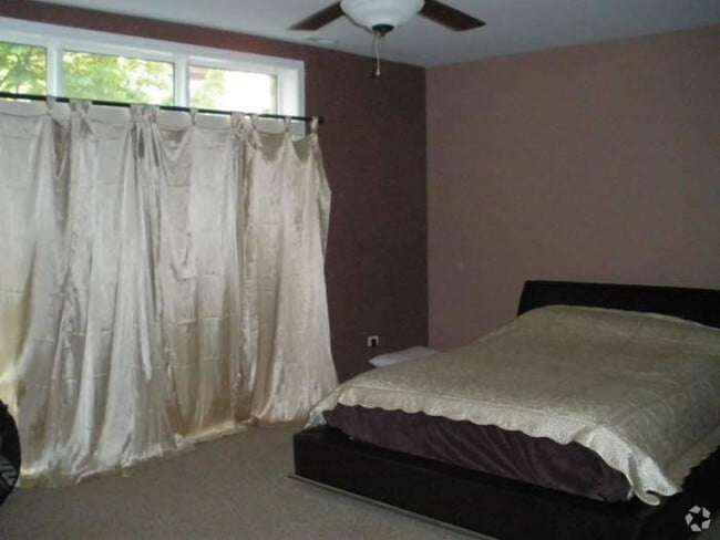 Building Photo - 19 S Leavitt St Unit 2 Rental