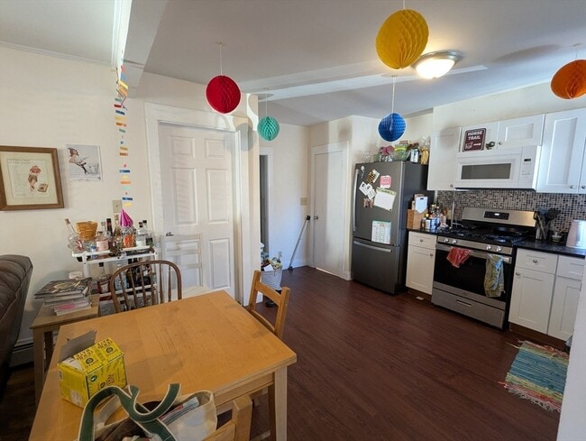 Building Photo - 14 Market St Unit B Rental