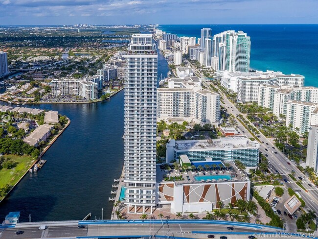 Building Photo - 4010 S Ocean Dr Rental