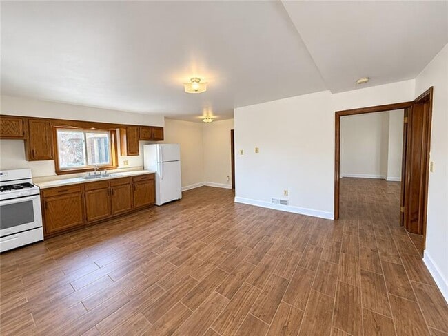 Photo - 301 1/2 S Winebiddle St