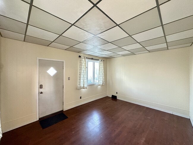 Photo - 105 W Chartes St