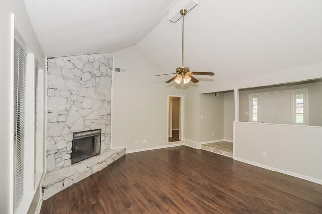 Photo - 6063 Colonyhill Dr