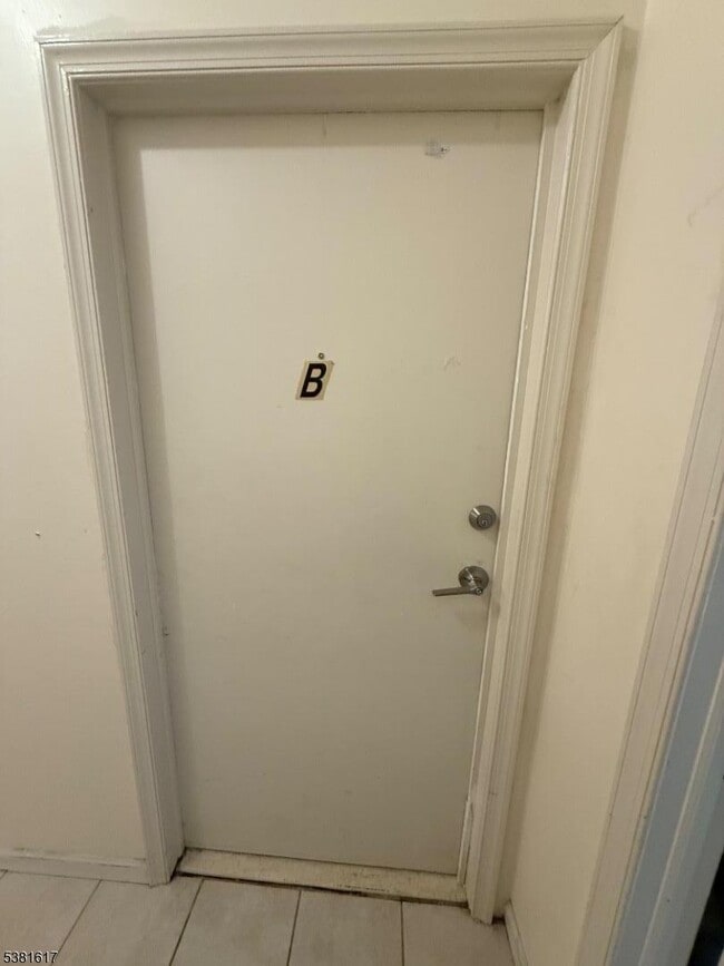 Building Photo - 1878 Springfield Ave Unit B Rental