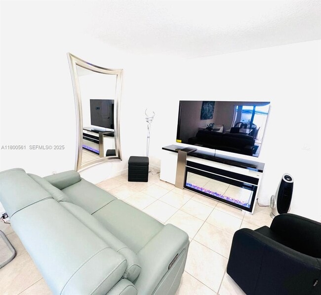 Photo - 761 SW 11th St