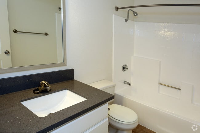 Renovated 1 Bedroom Upstairs - Madison Newport Apartment Homes