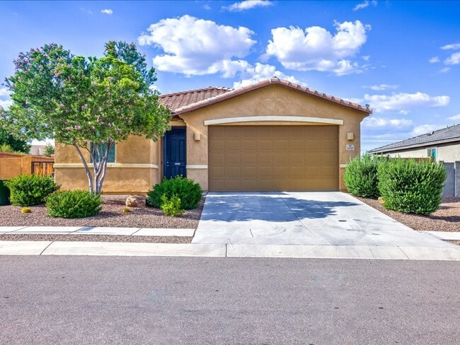 Building Photo - 3 Bedroom 2 Bathroom Rental