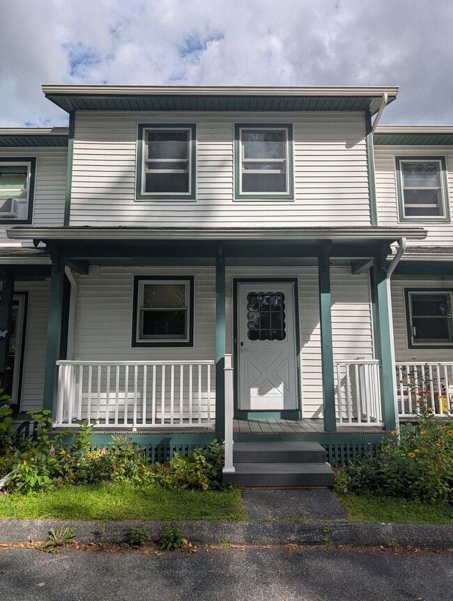 Building Photo - 27 Maple St Unit C