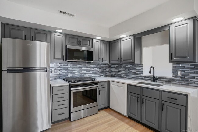 Photo - 24 Greenview Ln Unit 24