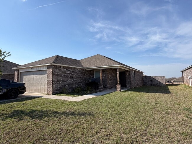 Photo - Lovely 3 Bed 2 Bath Home in Shawnee Schools!