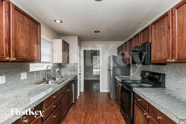 Photo - 600 NW Chisholm St
