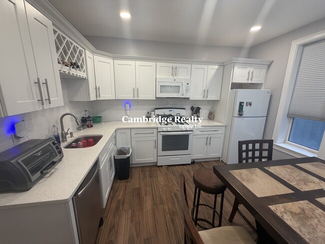 Building Photo - 15 Sewall St Unit 1