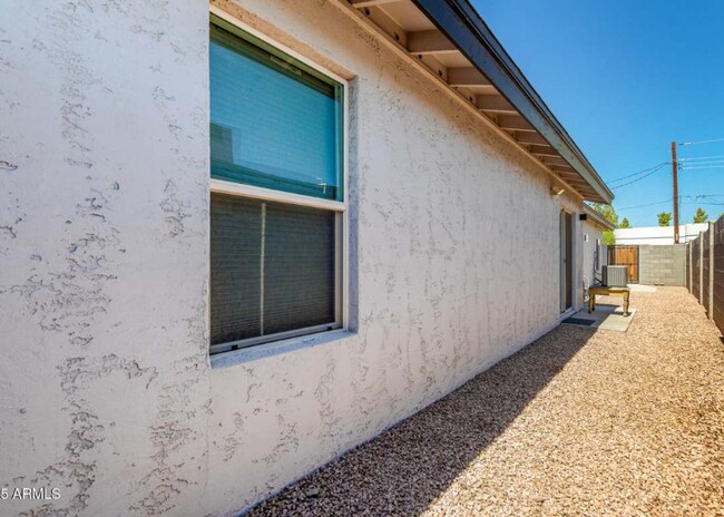 Photo - 1558 W 5th St Unidad 1