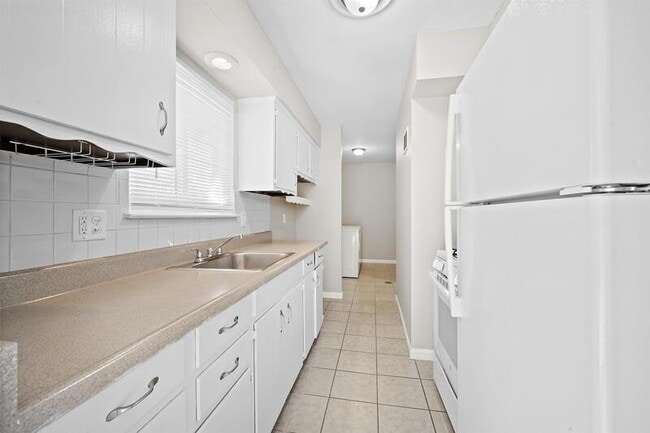 Photo - 1636 Flynn St