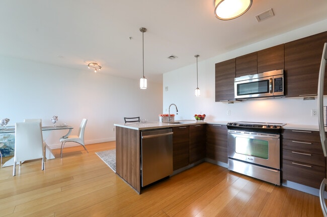 Kitchen & Dinette