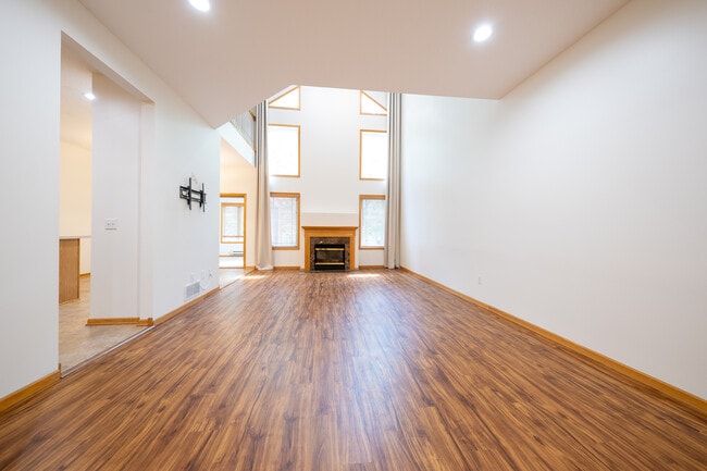 Photo - 6882 Folkestone Rd