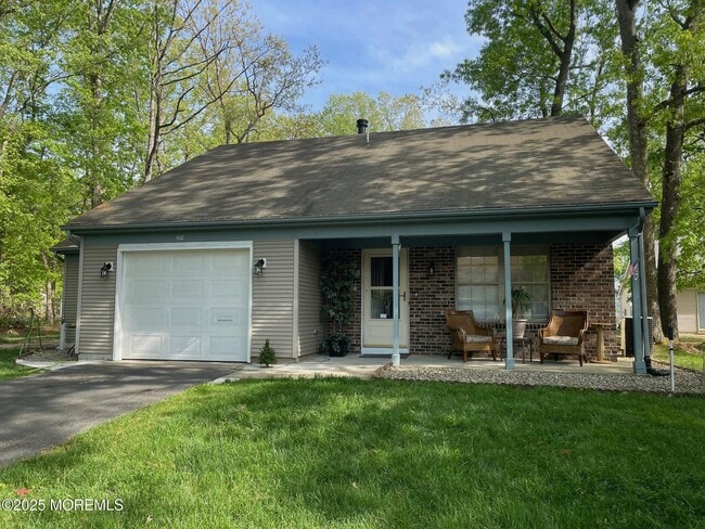 Photo - 518 Petunia Ln N