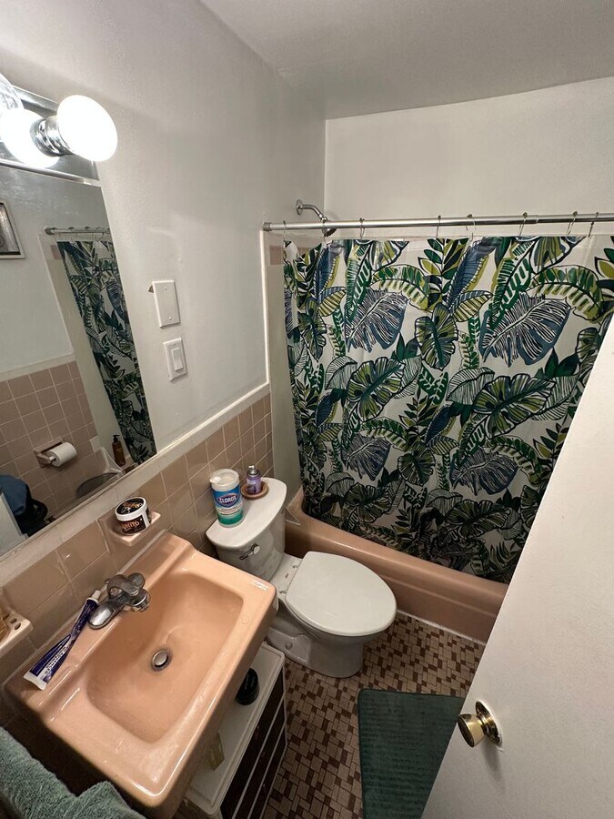 Photo - 2BR 1Bth unit. Heat/Hot Water included. Great location!