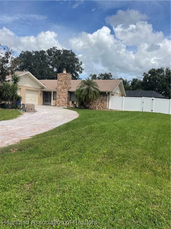 Photo - 332 Oak Knolls Cir