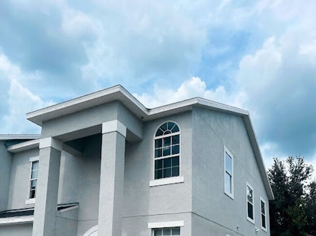 Building Photo - Beautifully Updated 3-Bedroom Townhouse in...