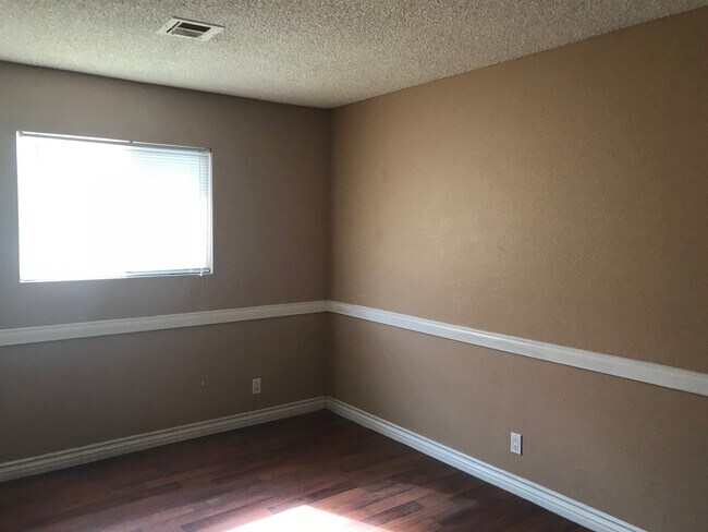 Photo - 899 Slumpstone Way