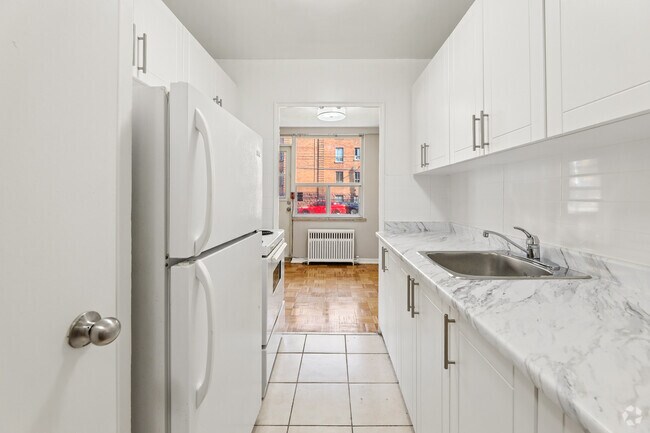 2BR, 1BA - 800SF - Kitchen - Bel Manor Apartments
