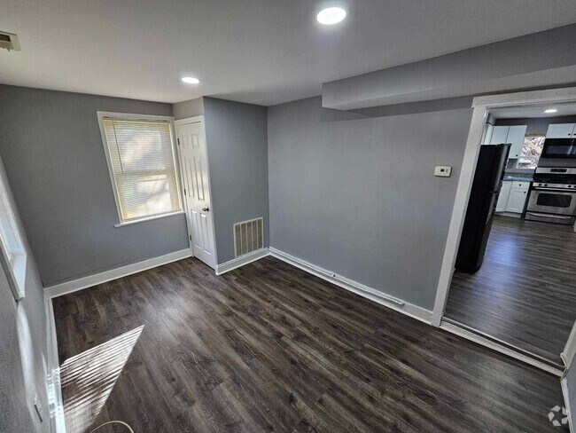 Building Photo - 1900 Deering Ave Unit 1902A Rental