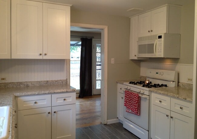 Photo - 2960 Fairfax St