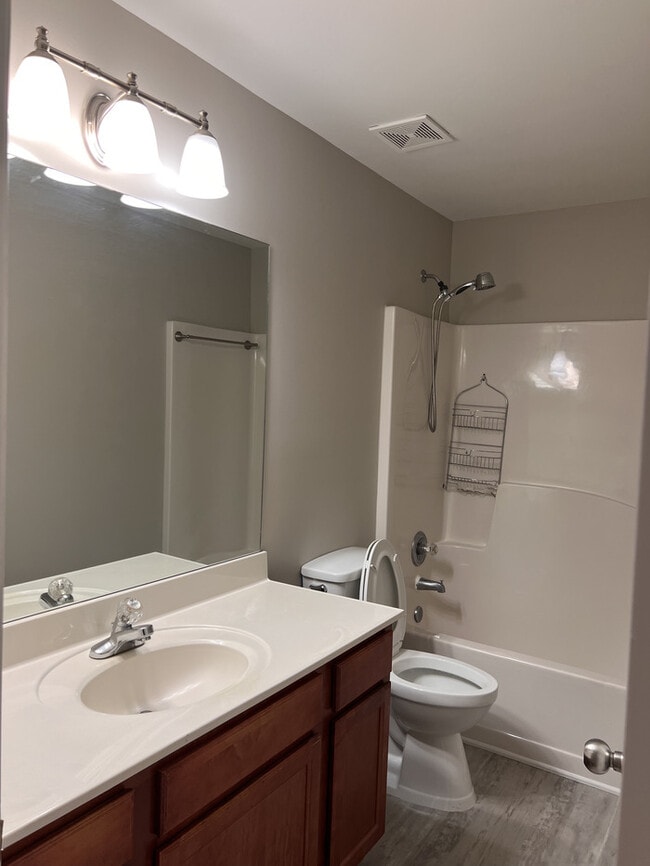 Photo - 4745 Stonehaven View