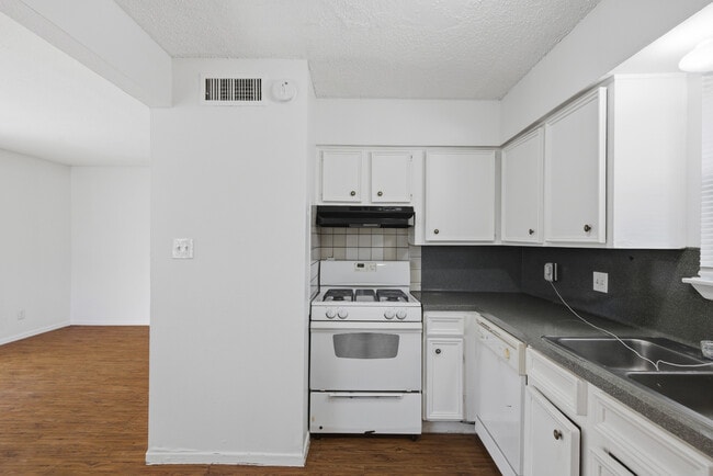 2703-101 Kitchen 1 - Gardens At Westgate