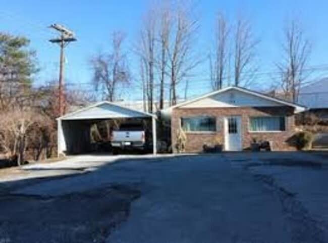 Photo - 228 Stoney Mountain Rd House Unit D