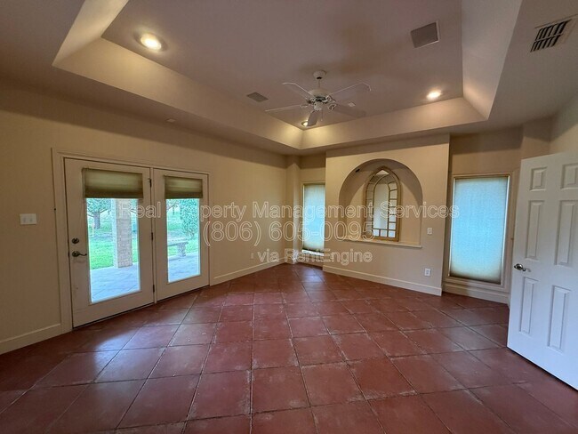 Photo - 2707 Regis St