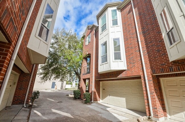 Building Photo - 1016 Studer St