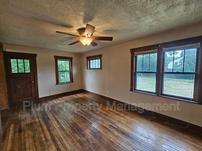 Photo - 1405 River Rd House