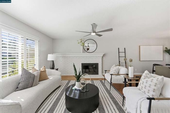 Photo - 2933 Madeira Way