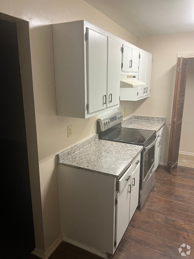 Building Photo - 1080 Buffet St Unit Apt D