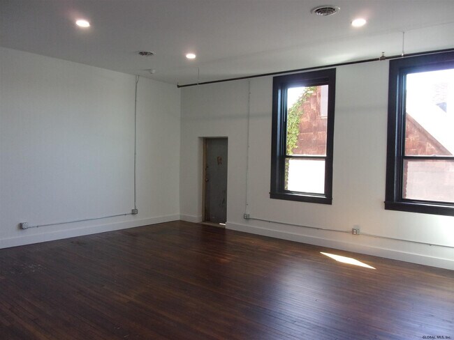 Photo - 38 W Main St