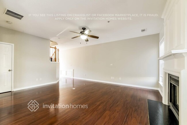Photo - 233 Regent Square
