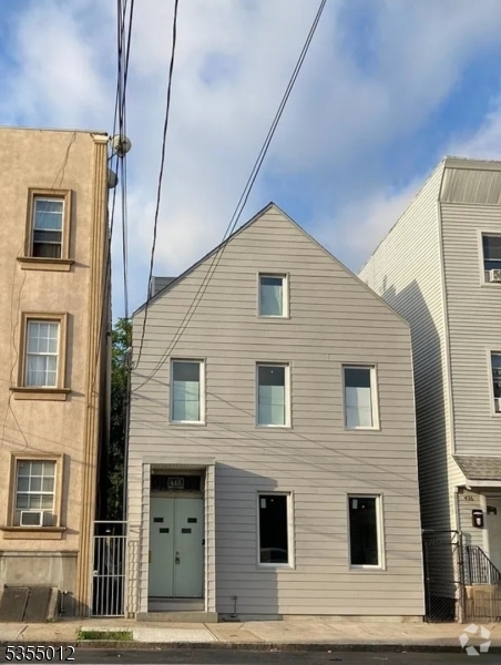 Building Photo - 418 Walnut St Rental