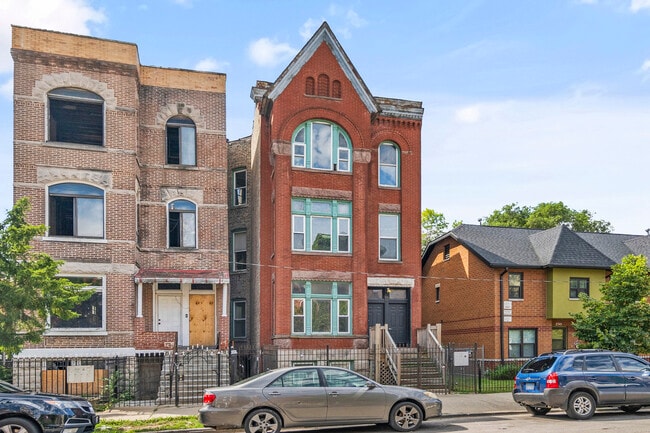 Building Photo - 2739 W Haddon Ave Unit 1