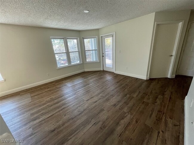 Building Photo - 2585 Grassy Point Dr Unit 201