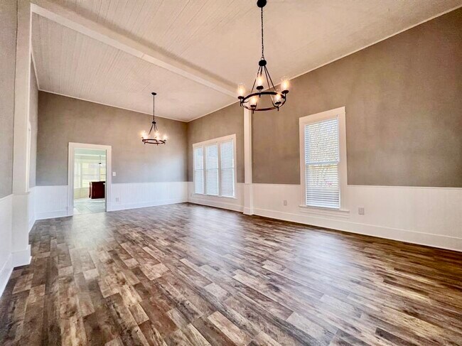 Photo - 622 Holbrook St