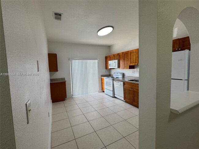 Photo - 6912 NW 179th St Unit 107-3