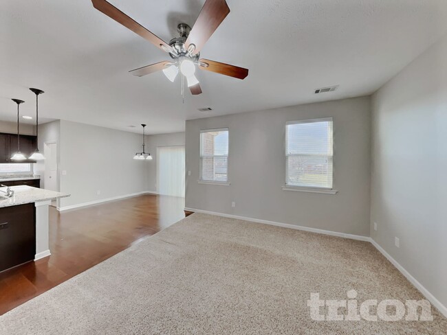 Photo - 1637 Robindale Dr