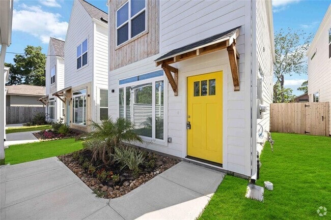 Building Photo - 8016 Willow St Rental